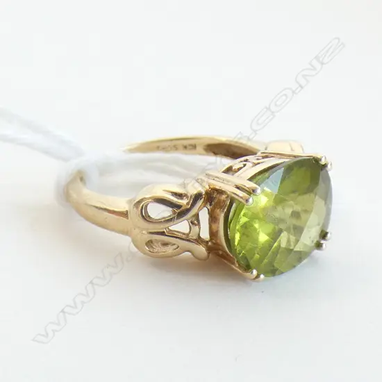 10CT GOLD & CHEQUERBOARD CUT PERIDOT  3.54gm
