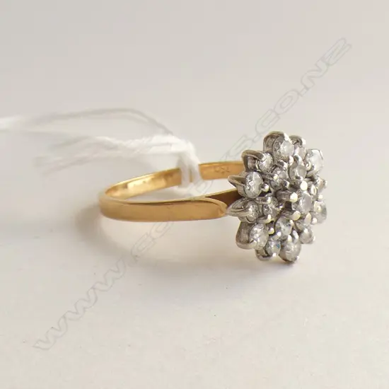 18CT DIAMOND CLUSTER RING 4.3 GRAMS