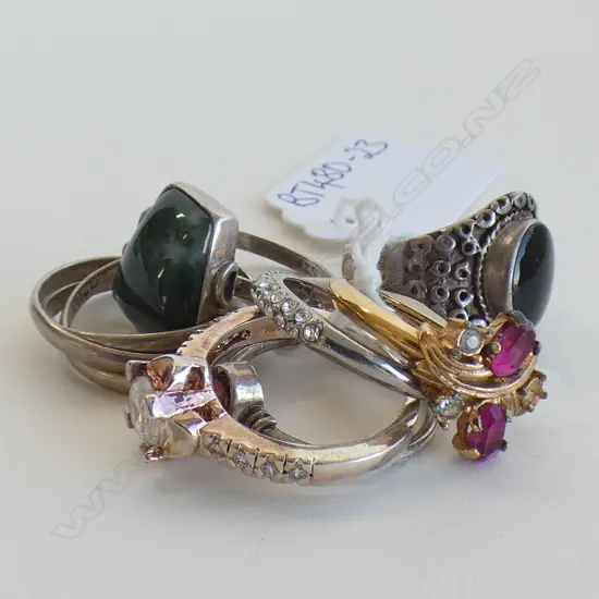 SEVEN SILVER AND COSTUME RINGS
