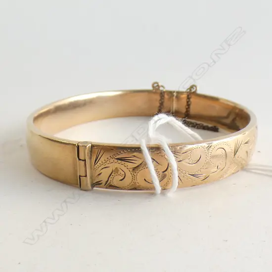 9CT METAL CORE HALF HINGED BANGLE ENGRAVED TOP