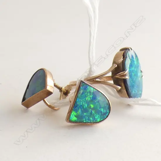 ANTIQUE 9CT GOLD OPAL DOUBLET RING + PR EARRINGS MINOR CHIPS 5.7 GRAMS