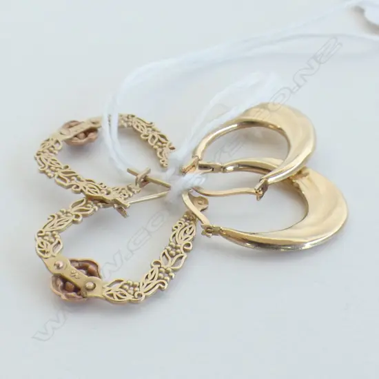 TWO PAIRS 10CT GOLD EARRINGS 2.70gm