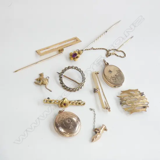 ASSTD 9CT GOLD CHARMS/LOCKET/BROOCHES 13gms + 3 G/PLATED PCES
