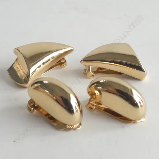2 PRS CHRISTIAN DIOR GILT CLIP-ON EARRINGS - Original and signed