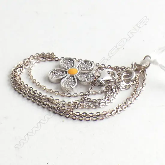 SILVER & DIAMANTE FLOWER HEAD PENDANT ON CHAIN