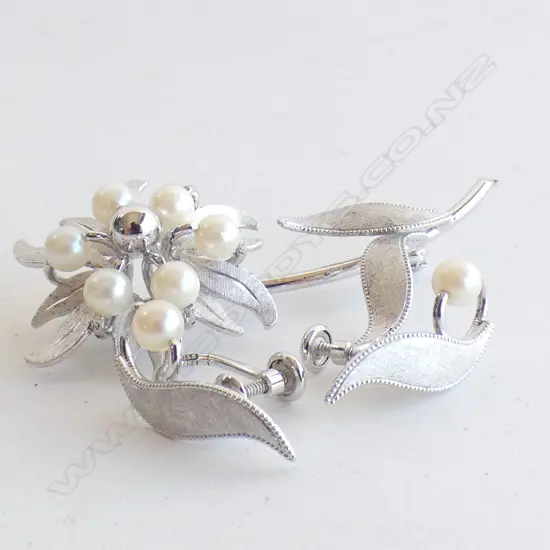SILVER AND PEARL BROOCH AND EARRINGS