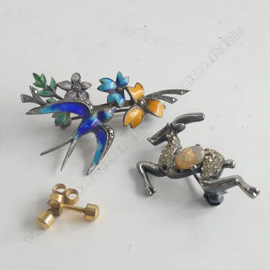SILVER ENAMEL MARCASITE BROOCH/COSTUME BROOCH/GOLD METAL STUD EARRINGS