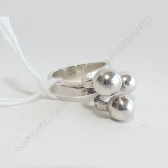 PAUL MASON STERLING RING, WITH BACKGROUND DETAILS (IN BLACK POUCH).