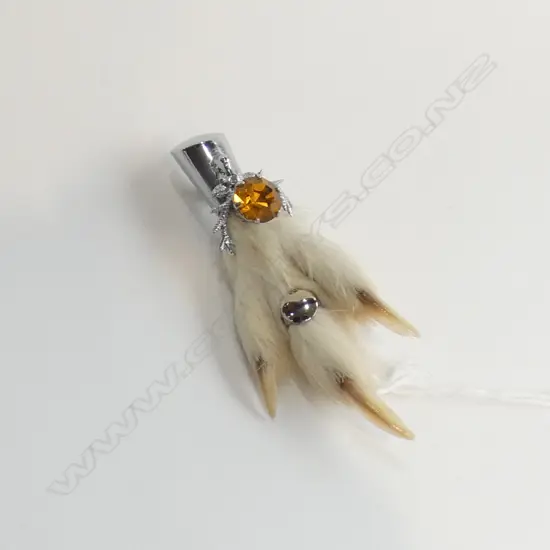 SCOTTISH CLAW BROOCH W AMBER GLASS STONE