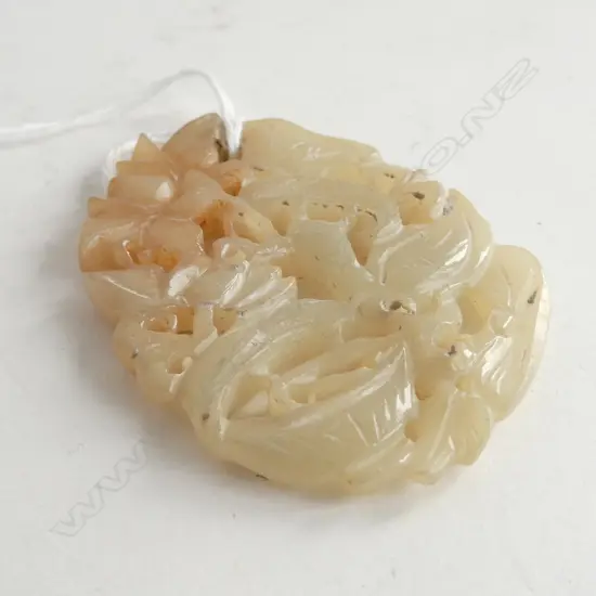 CARVED JADE PENDANT