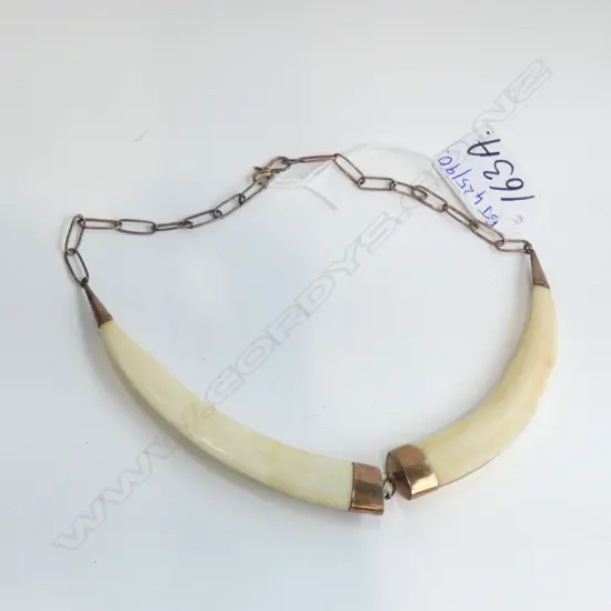 c. 1900 DOUBLE TUSK NECKLACE w. 9CT ROSE GOLD MOUNT & CHAIN
