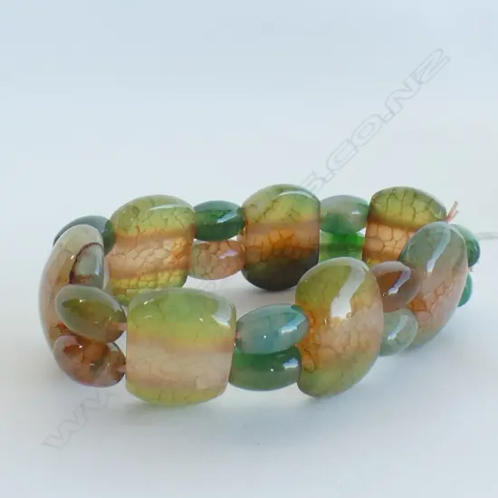 POLISHED AGATE OR JADE BRACELET
