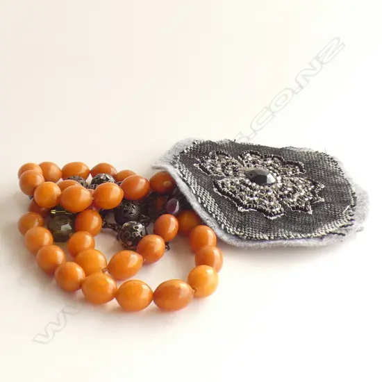PR MIXED GLASS & STONE BRACELETS, AMBER NECKLACE ? & LG FELT & BEADED BROOCH (DIA  100MM)