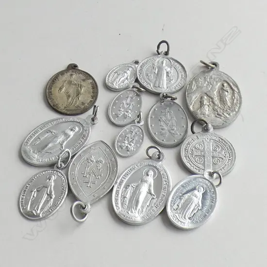 BAG VINTAGE RELIGIOUS MEDALLIONS
