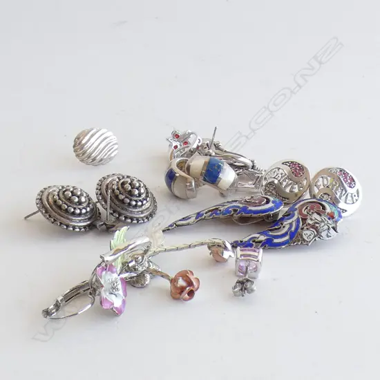 BAG OF ASSORTED SILVER EARRINGS 