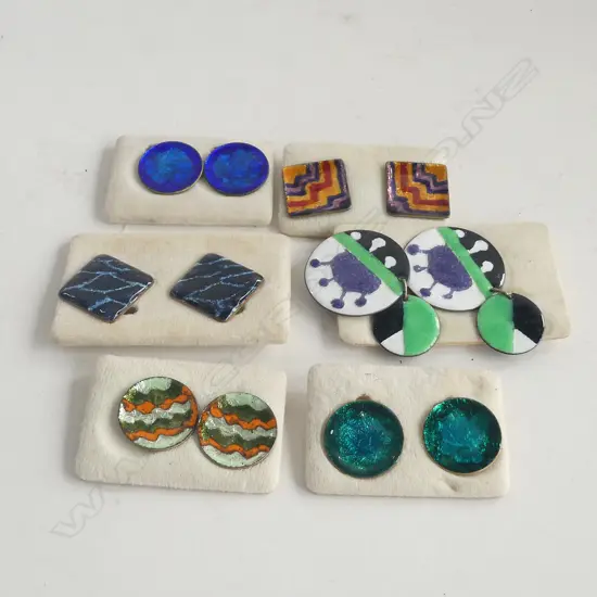6 PRS VINTAGE 1960/70'S ENAMELLES CLIP-ON EARRINGS NEW OLD STOCK