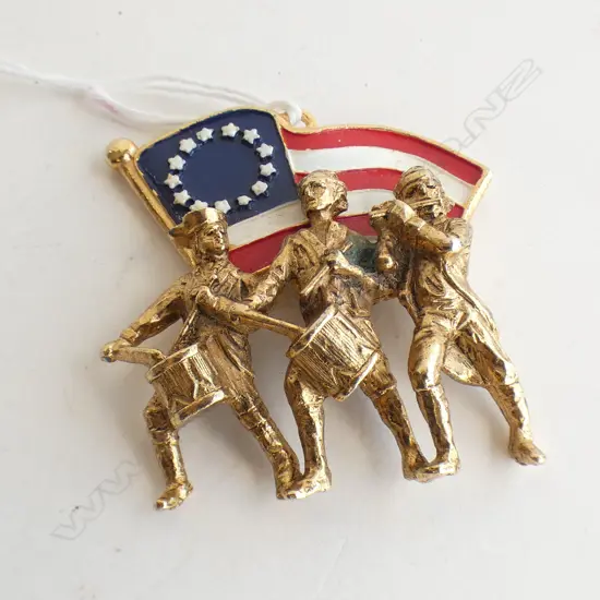 US 13 STARS & STRIPES ENAMEL PENDANT WITH BAND PLAYERS 