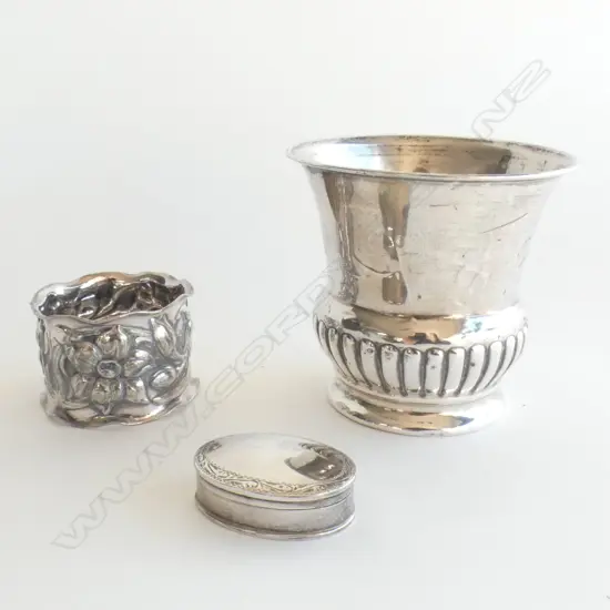 925 SILVER PILL BOX & SILVER PLATE VASE (H 75M) & NAPKIN RING