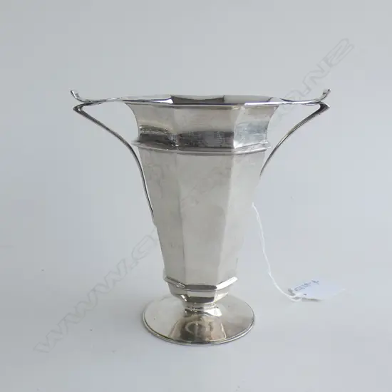 SILVER TWO HANDLED VASE LONDON 1907 173gm