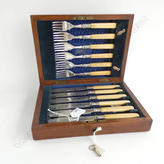 VICTORIAN BOXED IVORY HANDLED  SILVER PLATE FISH SET