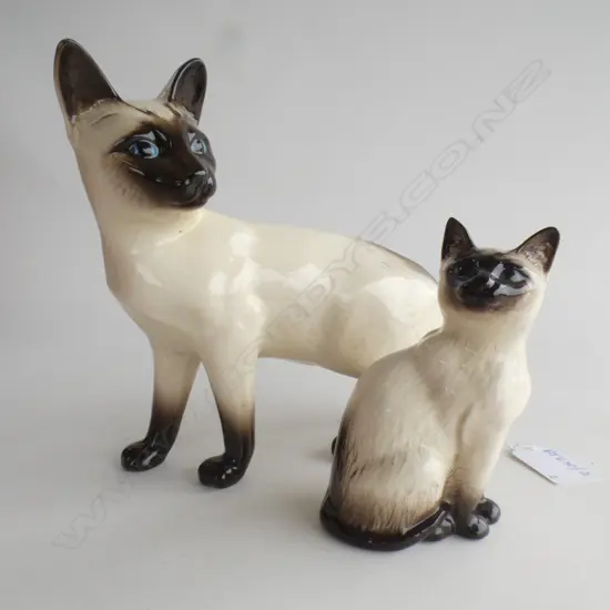2 SIAMESE CATS; ROYAL DOULTON L.190mm + BESWICK