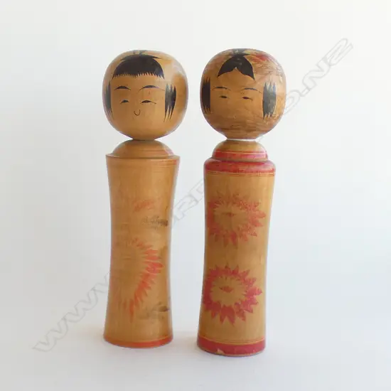 (E) PAIR OF 1950s KOKESHI DOLLS - SIGNED