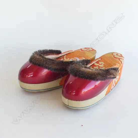 (L) PAIR OF UNUSUAL JAPANESE SHOES