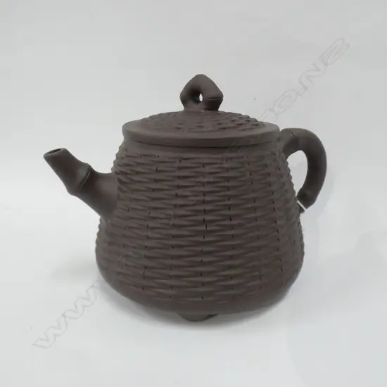 CHINESE ZI SHA TEAPOT L 160MM
