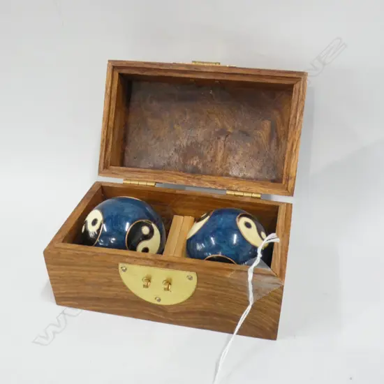 PR CHINESE MUSICAL BALLS IN BURR BOX