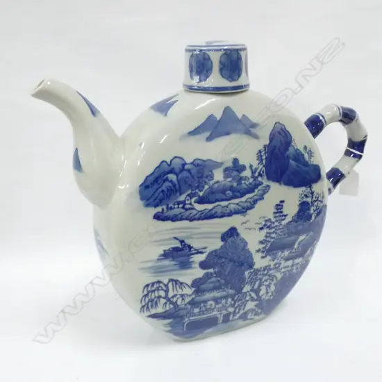 LG BLUE & WHITE ORIENTAL TEAPOT H 310MM