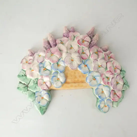 BESWICK SPRAY OF FLOWERS WALL PLAQUE #557 L  210MM