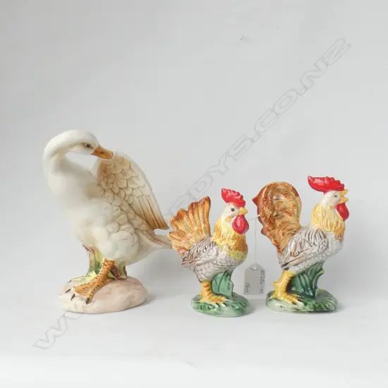 PR CERAMIC ROOSTERS (LARGEST H 140MM) + LG GOOSE H 180MM