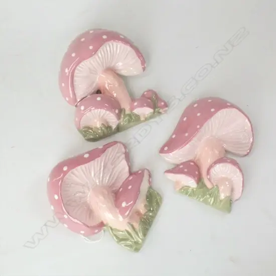 3 VINTAGE PINK MUSHROOM WALL PLAQUES H 117MM