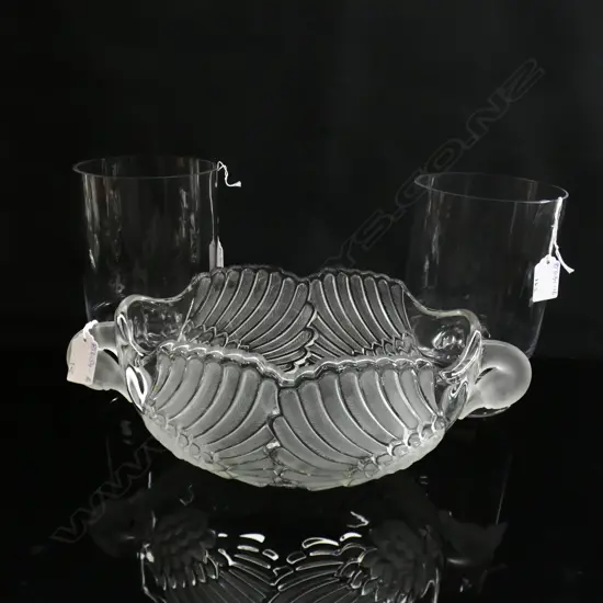 DECORATIVE DOUBLE HEADED SWAN BOWL L 350MM & 2 GLASS HURRICANE CANDLE HOLDERS