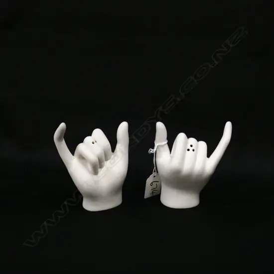 QUIRKY SALT AND PEPPER SET SHAPED AS HANDS & 2 JONATHAN ADLER SMALL 'MUSE' BOWLS