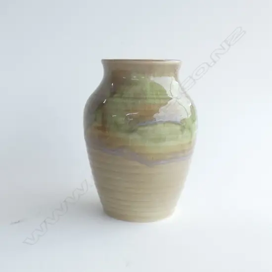 AMBRICO (EARLY CROWN LYNN) TRICKLE GLAZE VASE 'MADE IN NZ' STAMP TO BASE H.170mm