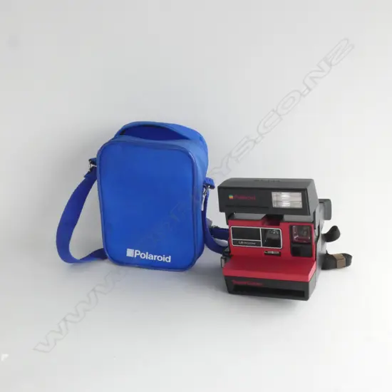 (C) RARE POLAROID 'SUPER COLORS' "RED" CAMERA WITH BAG