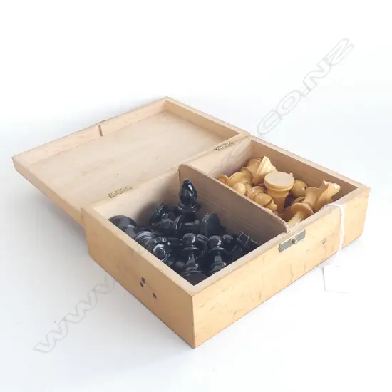 VINTAGE CARVED & STAINED WOODEN CHESS SET