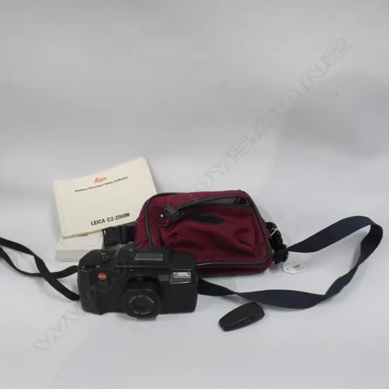 LEICA C2 XOOM 40-90MM CAMERA C2 INSTRUCTION BOOK & BAG & 2 LEICA PIN BADGES
