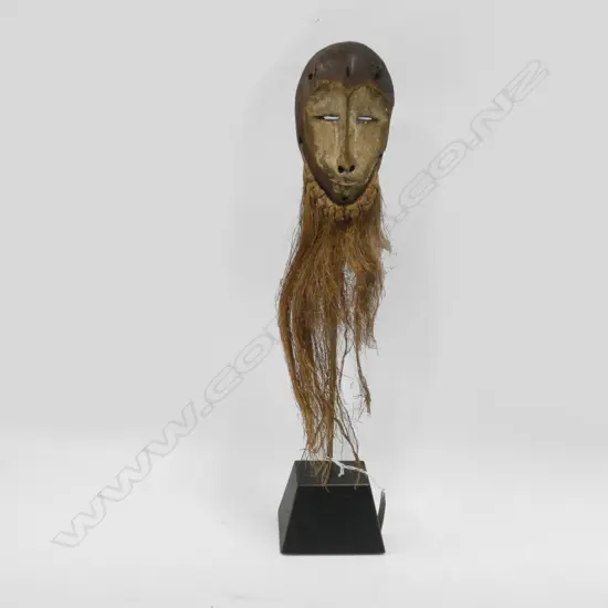 MINIATURE AFRICAN WOOD & FIBRE MASK ON STAND H.410mm total