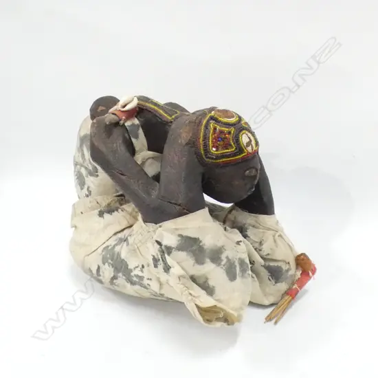 NIGERIAN? FETISH FIGURE; CLOTHED CROUCHED CARVED WOODEN WOMAN w. CHILD H.160mm