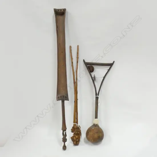 SHAMANISTIC RITUAL DIVINATION ROD? L.490mm + 2 AFRICAN INSTRUMENTS (1 MISSING STRING) 
