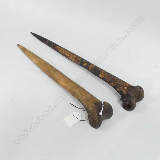 2 PNG CASSOWARY BIRD BONE DAGGERS L. 345mm