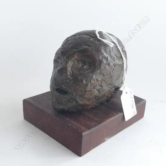 VINTAGE BRONZE NZ SCULPTOR HEAD H.80mm MAHOGANY BASE