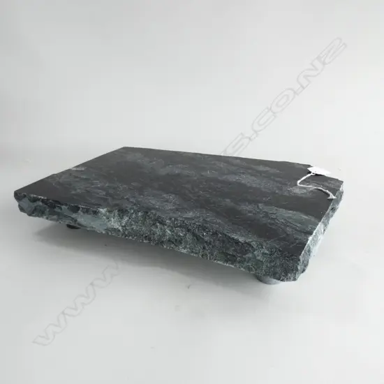 MARBLE CHEESE BOARD ON FEET 230 X 340