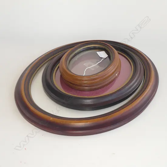 STACK OF 4 VARIOUS SIDE OVAL TIMBER GLAZED FRAMES NZ WOODCRAFT OF TAURANGA 1970/80’S. 