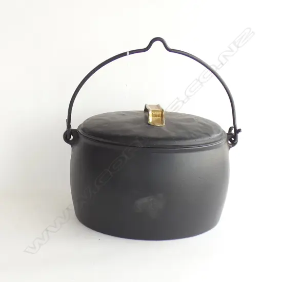 COLONIAL CAST IRON LIDDED COOKING POT; SWING HANDLE