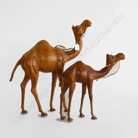 2 LEATHER COVERED CAMEL ORNAMENTS TALLEST H.530mm