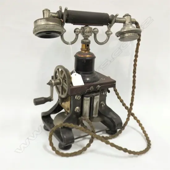 ANTIQUE SKELETON PHONE H.300mm