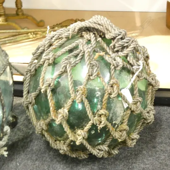 FISHING FLOAT w. NET